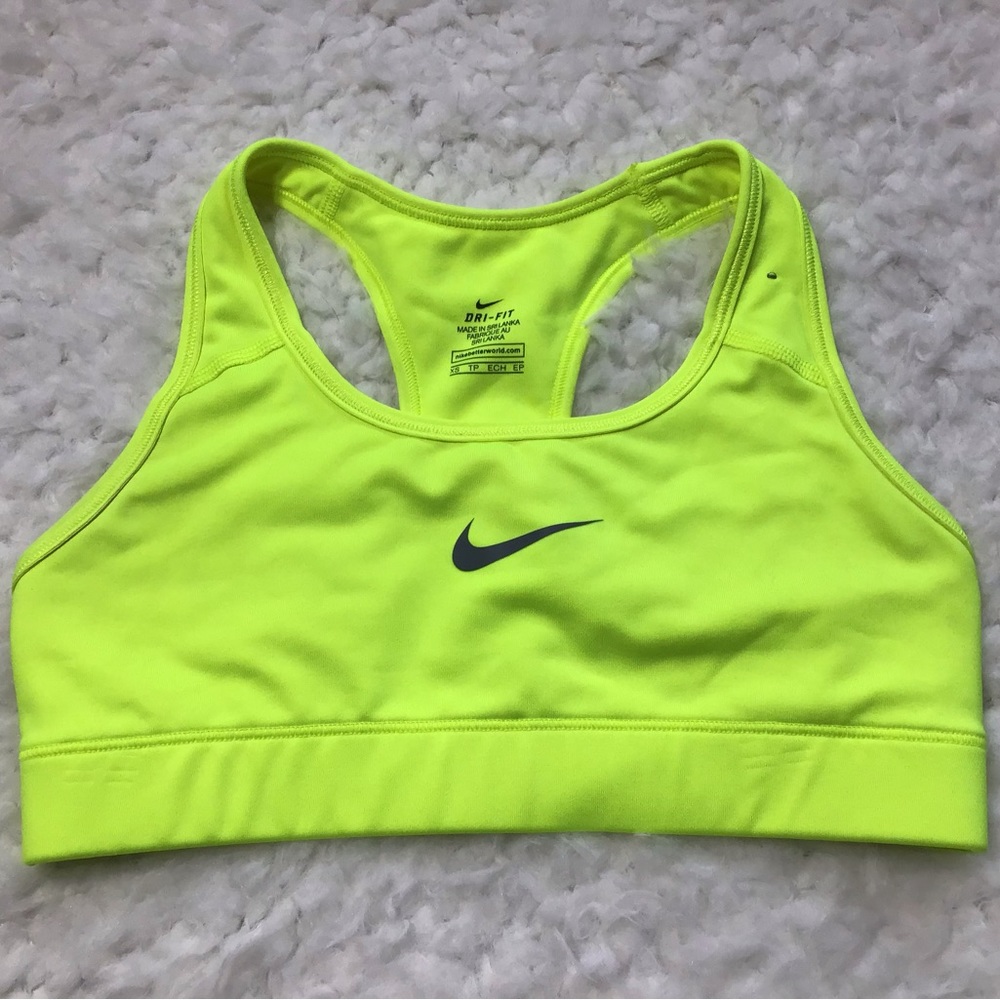 Nike Victory Compression Dri-FIT Medium-Impact Sports Bra Volt Yellow XS.